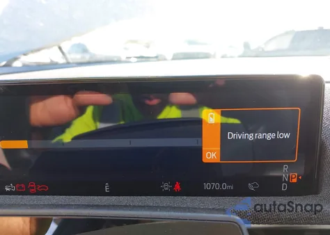 2025 Ford Mustang Mach-E Premium z USA, uszkodzony, nr VIN 3FMTK3R7XSMA30434